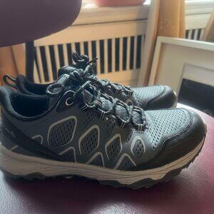 NWOT hikers 7M 8.5F
